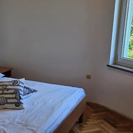 Apartments Trojak Baska  Exterior photo